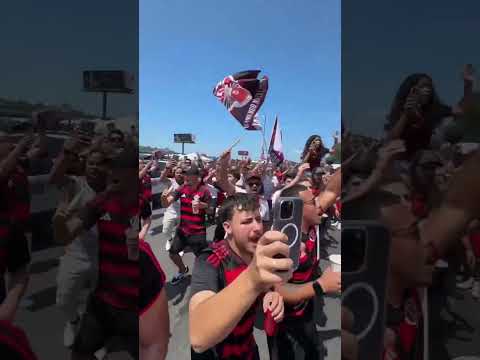 "Festa absurda da torcida do Flamengo!! #flamengo #shorts" Barra: Nação 12 &bull; Club: Flamengo