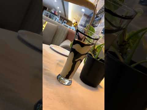 Café com um amigo é como capturar #felicidade em uma xícara