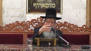 הרב בן ציון מוצפי • הלכות ערב חג השבועות סיון תשע"ט (הרב בן ציון מוצפי) - התמונה מוצגת ישירות מתוך אתר האינטרנט יוטיוב. זכויות היוצרים בתמונה שייכות ליוצרה. קישור קרדיט למקור התוכן נמצא בתוך דף הסרטון