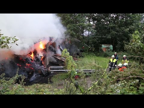 Scheune brennt nach Blitzschlag aus