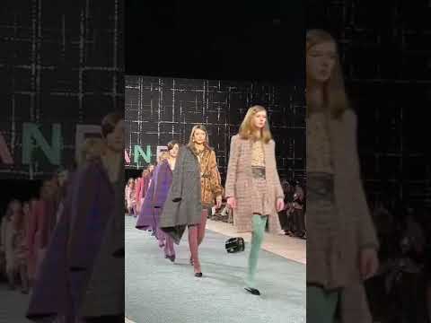 Chanel fall-winter 2022 fashion show #shorts video by gloriasroutine