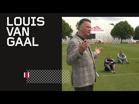 Van Gaal spreekt selectie toe: 'Jullie speelden mooier voetbal'