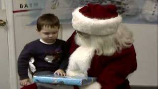 Mikey's Christmas Party, Santa Claus Pays a Visit
