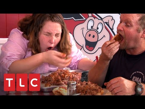 Pumpkin y Sugar Bear comen hamburguesa Porkzilla de 2 kg | ¡Llegó Honey Boo Boo! | TLC Latinoamérica