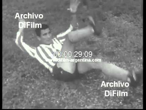 Estudiantes de La Plata entrena en su estadio y en los bosques 1967