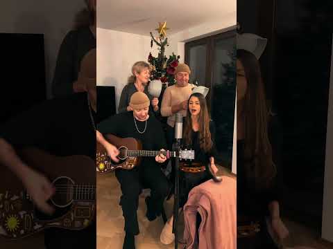 Co trzy chochle to nie jedna! 😅 Troche rodzinnie, mamy dla Was "Merry Christmas Everyone"!