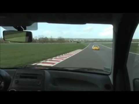 Fiat Panda 100 HP vs 911 GT3 (Motorsport)