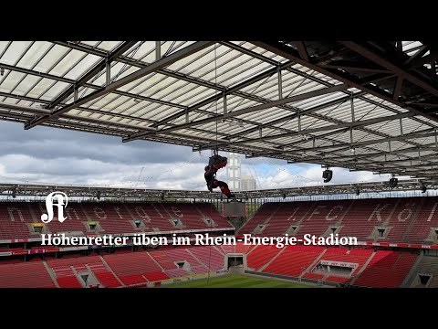Kölner Höhenretter trainieren im Rhein-Energie-Stadion