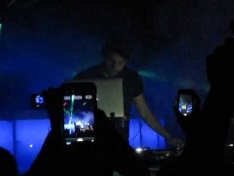 Adventure Club opens his set - Krewella vs. Daddy's Groove - Alive, Stellar