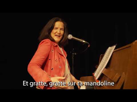 image : Caroline Harvey chante 'La ballade des gens heureux"