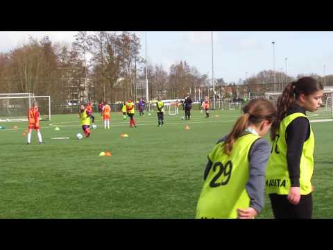 Lina at selectietraining RKVV Velsen