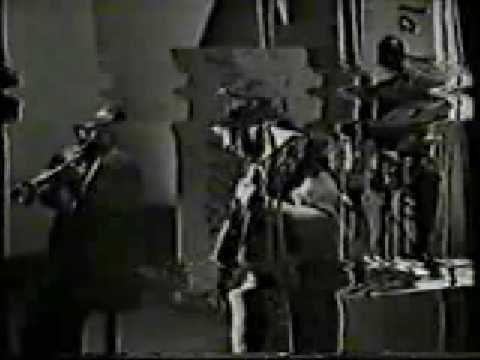 Ella Fitzgerald Sings Shiny Stockings in Japan 1964