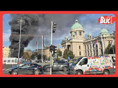 POŽAR I PUCNJAVA U ĆACILENDU: Muškarac (70) bacao metke u VATRU! Crni dim na sve strane