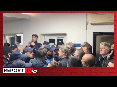 PD risjell atmosferën e vitit ’98, deputetët sulmojnë Komisariatin me dhunë e ofendime