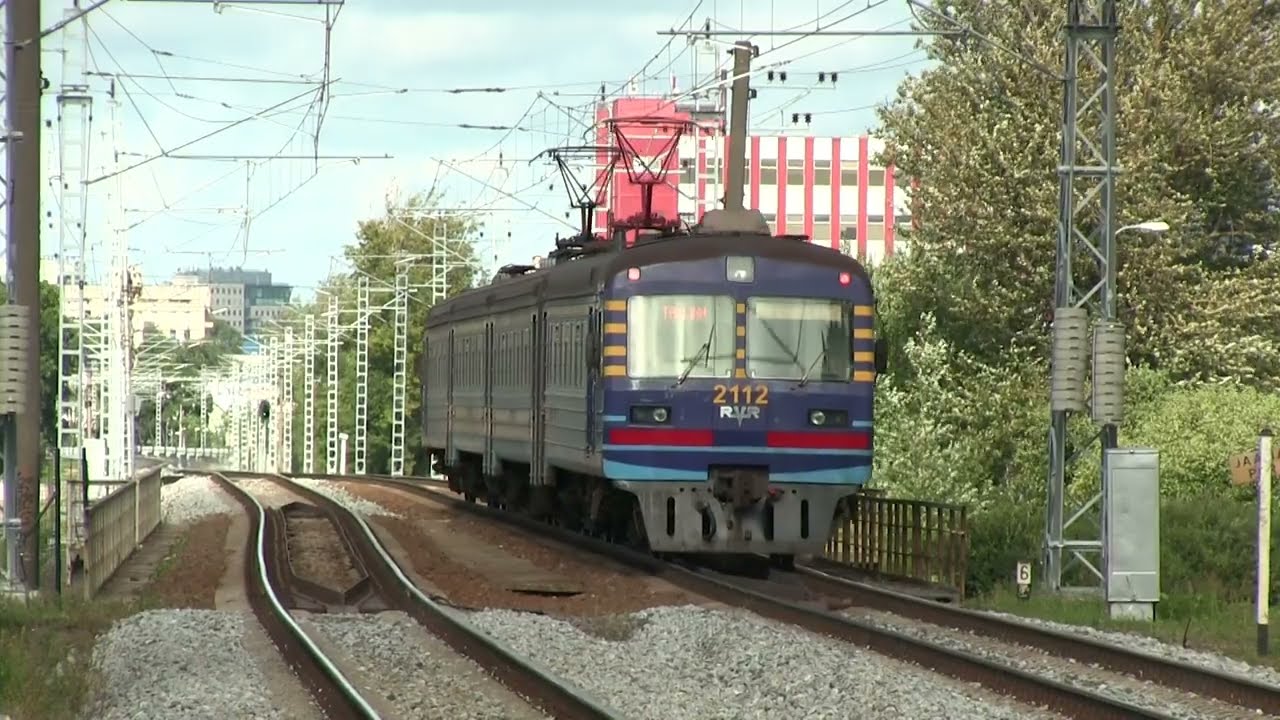 Электропоезд ЭР2-1027/1032 на о.п. Ярве / ER2-1027/1032 EMU at Järve stop