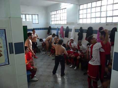 Carlitos festejando en el vestuario de Luján (Copa Argentina 2013-2014)