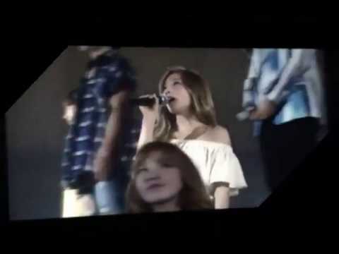 Tiffany looks at taeyeon