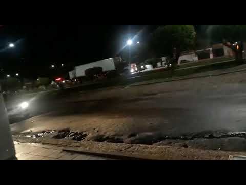 CARRETA COM ASSALTANTES CERCADA POR POLICIAIS MILITARES EM SANTA LUZIA DO PARUA