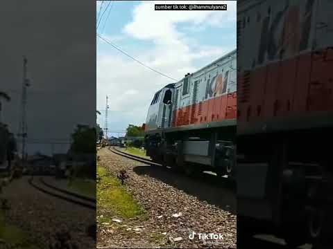 "sedih" sudah dua loko cc 203 yang mengalami celakaan 😭😔😢. deks 👇