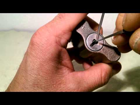 (picking 2) Vorhängeschloss aus der DDR gepickt (kein Schlüssel, Scheibenzuhaltung)