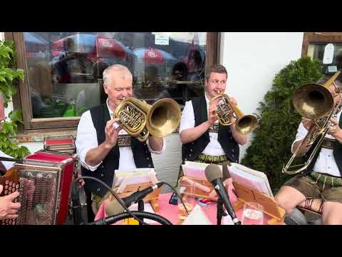 Die Klausbach Musi auf der Berggasthof Gerstreit Terrasse am 04.05.24  (2)