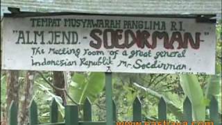 preview picture of video 'General Soedirman Monument -Nganjuk - East Java'