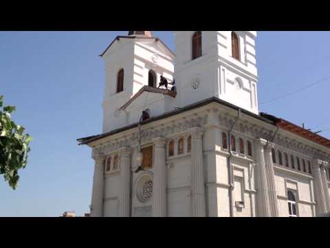 Cruce noua pe Catedrala Sf Nicolae din Bacau