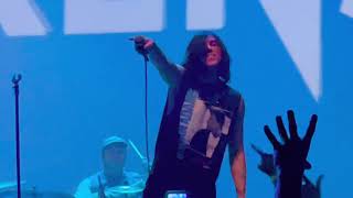 Download lagu Sleeping With Sirens “Kick Me” Live! mp3
