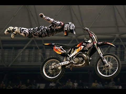 show freestyle stunts motocross acobracias y saltos espectaculares en moto FMX Red bull