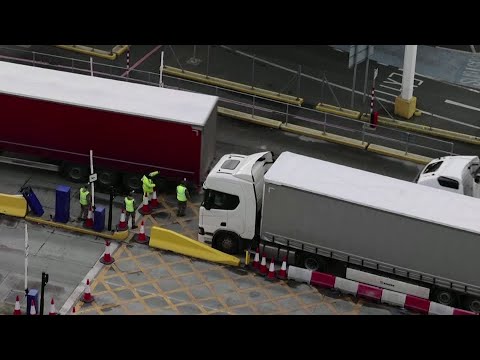 英國增派軍隊前往多佛清理卡車線路 (Britain sends more troops to Dover to clear truck lines)