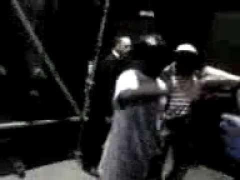 HAVOC (MOBB DEEP) после концерта, скидывает Koby Zero "пятеру"