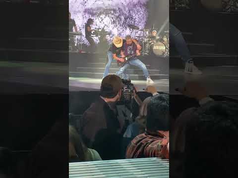 Jason Aldean and Kurt Allison… Two is better then one! 🎸