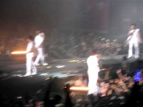 20110610 - SM Town Paris 39 - Super Junior (fancam)