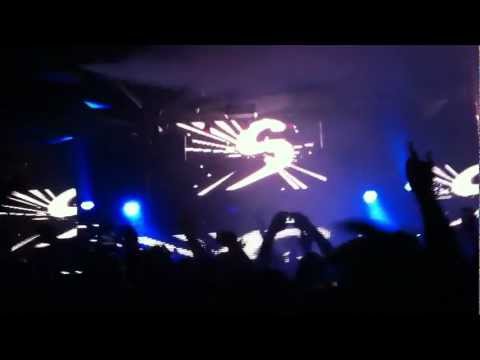 Alesso @ Pacha NYC 2/25/12 - opens set with new track "Years"