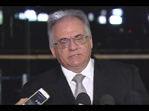 Ministro do TST entrega a Eunício questionamentos sobre a reforma trabalhista