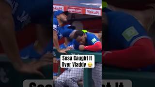 Lenyn Sosa got some help from his friends Vladimir Guerrero Jr. and Eloy Jiménez on this play ????????