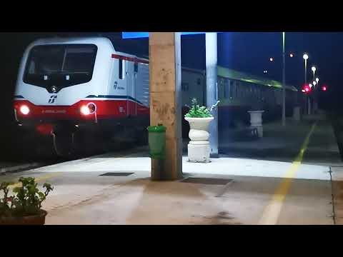 Stazione di Enna - Frecciabianca a Enna il n. 8635 per Palermo C. le