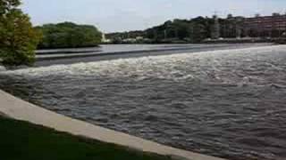 preview picture of video 'Dixon Hydroelectric Dam looking South across the Rock River'