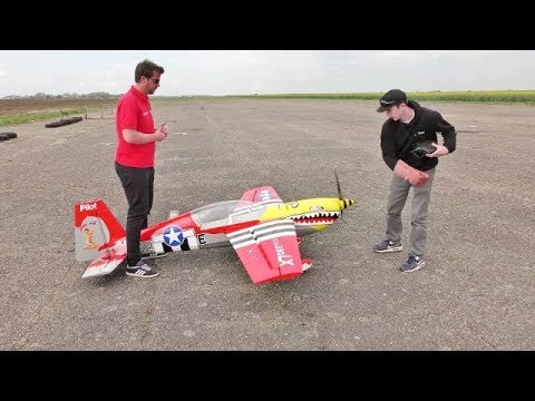FSM UK RC - DEANO COXON FLYING HIS PILOT EXTRA 330 LX GP 123CC - 2018