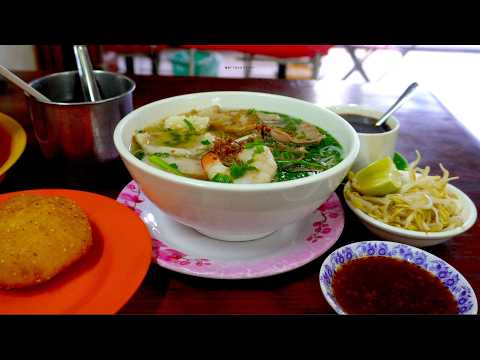 $2 Noodle Soup in Phnom Penh 🇰🇭 | Local Morning Favorite