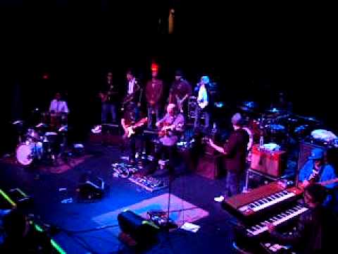 Royal Family Ball: Lettuce - John Scofield warms up (10.02.10)