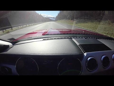 Mit dem Ford Mustang V8 2015 auf der Autobahn
