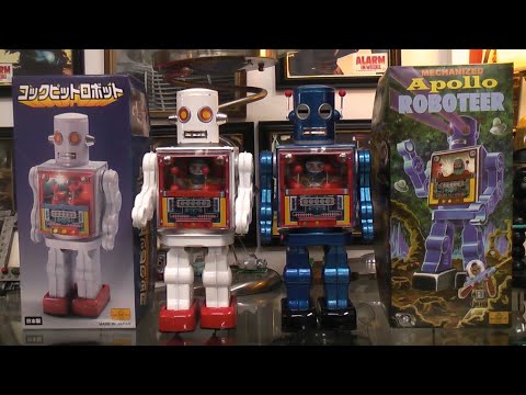 Let's play with the Cockpit robot and Mechanized Apollo Roboteer. Metal House Japan 2005.