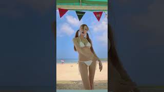 ツインテ美女のぴょんぴょんダンス！