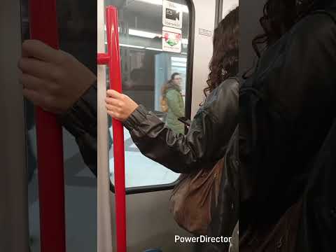 Nürnberg U bahnlinie  U2 in Richtung Röthenbach von Nordostbahnhof nach Plärrer. Am.25.09.2025.