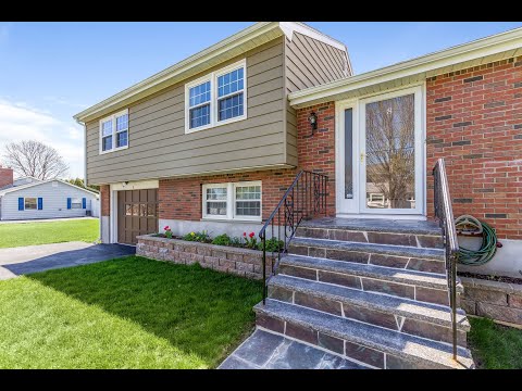 8 Newton Drive, Peabody MA