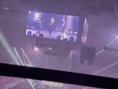 BABYMETAL - WHITE FLAME (FULL PERFORMANCE)