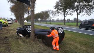 preview picture of video 'Auto op de kop in greppel bij eenzijdig ongeval'