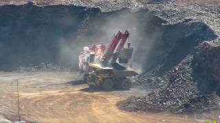 preview picture of video 'Almost the Worlds largest Excavator at work in the Hull Rust Mine, Hibbing,MN'