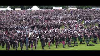 A Thousand Pipers salute The Chieftain
